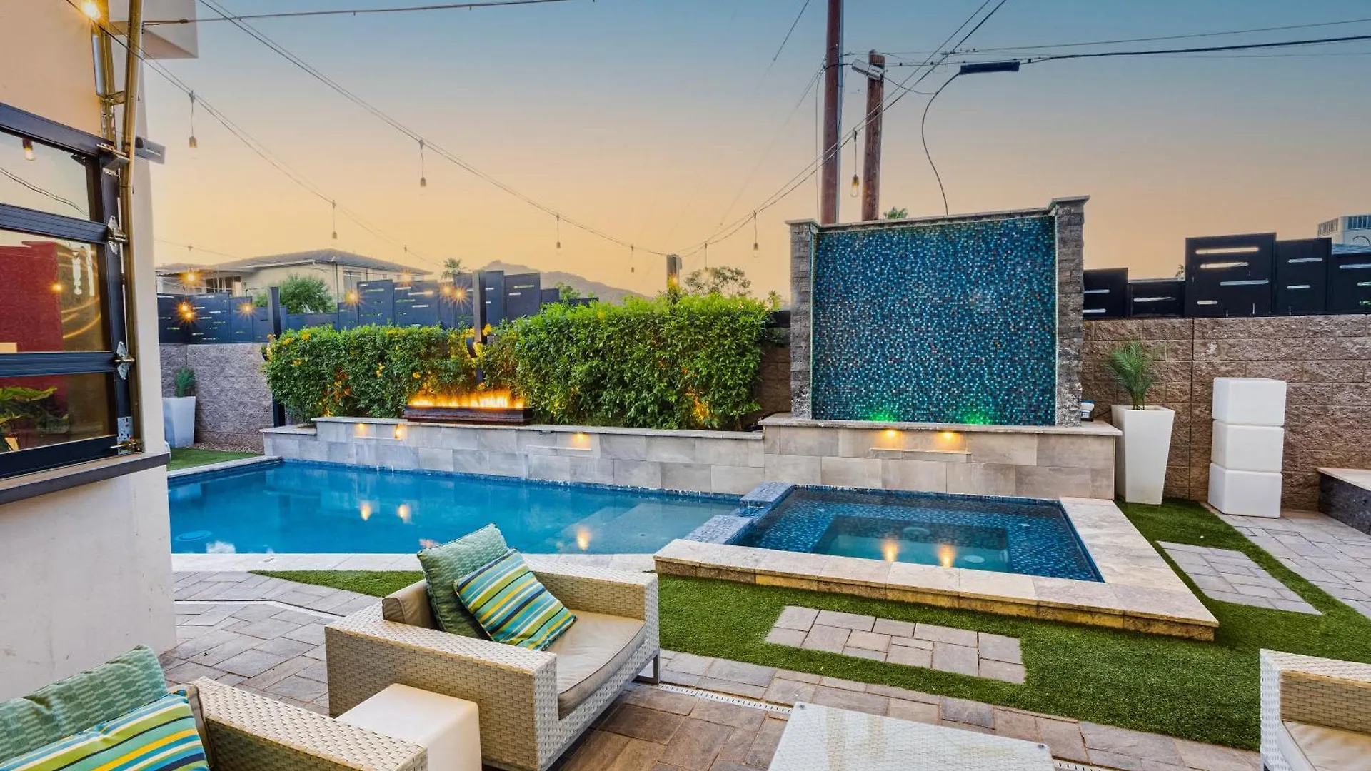 Desert Luxe Entertainers Delight!Walk To Oldtown Scottsdale