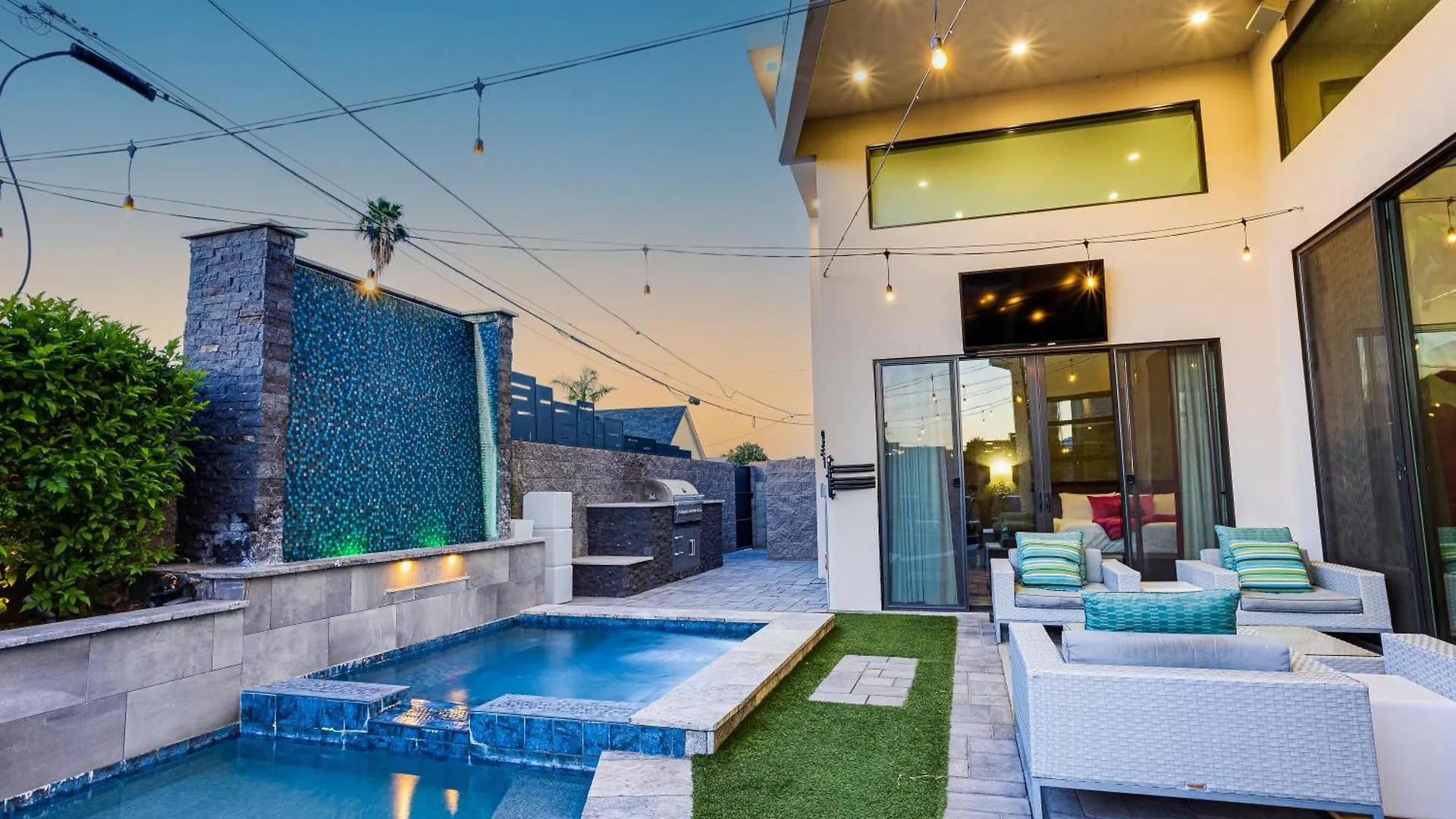 Desert Luxe Entertainers Delight!Walk To Oldtown Scottsdale